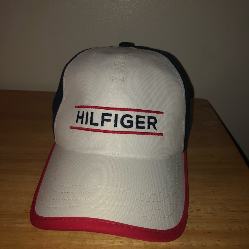 Tommy Hilfiger hat